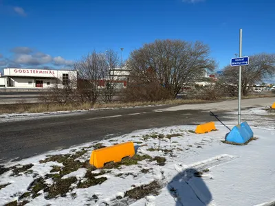 Bild på parkeringsplatsen i Visbyhamn 500 meter söder om hamnterminalen