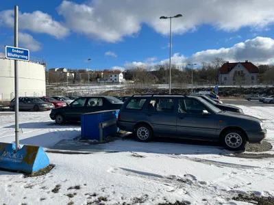 Bild på parkeringsplatsen i Visbyhamn 500 meter söder om hamnterminalen